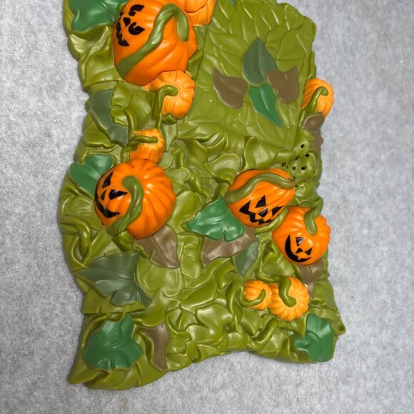 Vintage Peanuts Snoopy Halloween Doghouse Pumpkin Patch Display Figurine 2002 - Picture 3 of 13